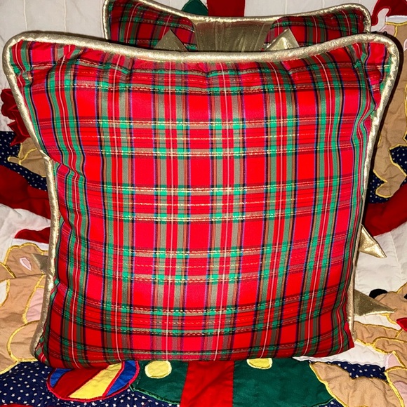 Christmas Pillows 13.5” x 13.5” SET OF 2 🎅🏻 - Picture 2 of 8